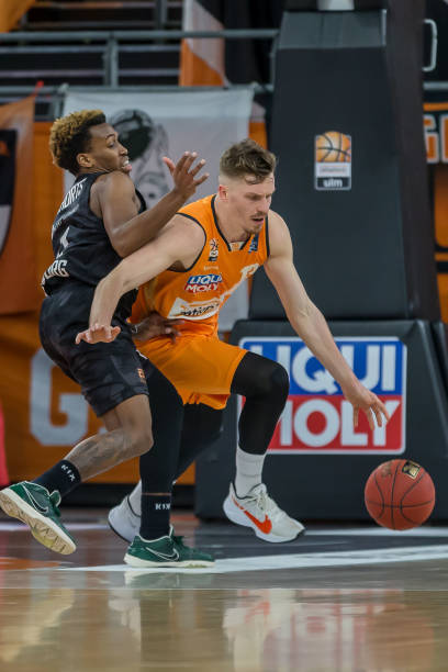 他在韩鹏执 他在韩鹏执